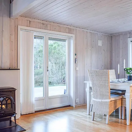 4 Bedroom Gorgeous In Bjoa Hébergement de vacances Utbjoa