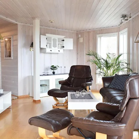 Hébergement de vacances 4 Bedroom Gorgeous In Bjoa