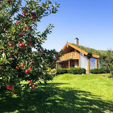 4 Bedroom Gorgeous In Bjoa Hébergement de vacances *