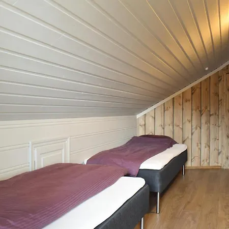 4 Bedroom Gorgeous In Bjoa Hébergement de vacances